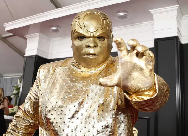 Sensuales, provocadores y excéntricos: los trajes de los Grammy 2017 Sensuales, provocadores y excéntricos: los trajes de los Grammy 2017 - Sputnik Mundo