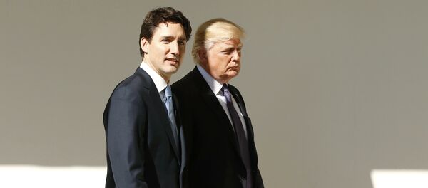 El presidente de EEUU, Donald Trump, junto al primer ministro de Canadá, Justin Trudeau (archivo) - Sputnik Mundo