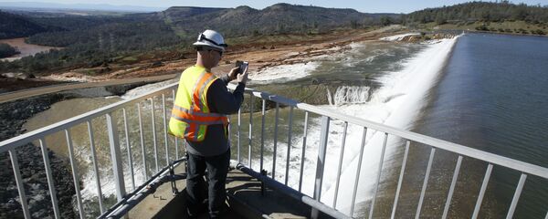 Situación en la presa de Oroville, EEUU - Sputnik Mundo