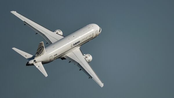 Un Sukhoi Superjet 100 - Sputnik Mundo