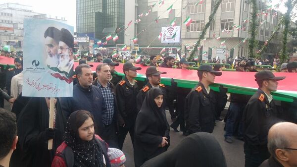 Celebraciones por el 38 aniversario de la Revolución Islámica en Teherán Celebraciones por el 38 aniversario de la Revolución Islámica en Teherán - Sputnik Mundo