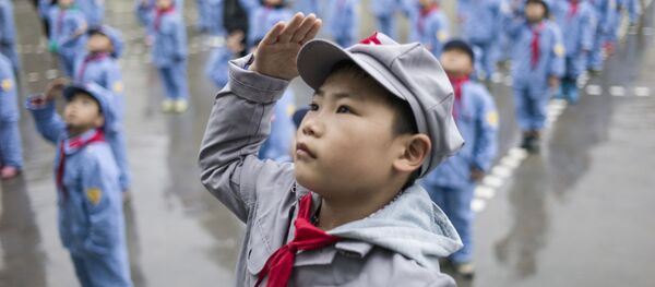 Así moldean a los pequeños soldados del Ejército Rojo en China - Sputnik Mundo