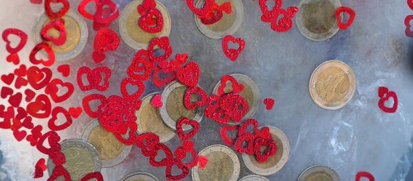 Amor vs dinero - Sputnik Mundo