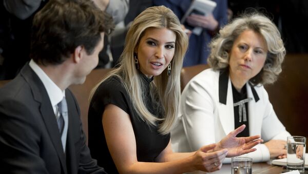 Ivanka Trump junto al primer ministro de Canadá, Justin Trudeau, y la empresaria Dawn Farrell - Sputnik Mundo