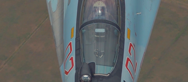 Pilotaje impactante del caza Su-35S - Sputnik Mundo