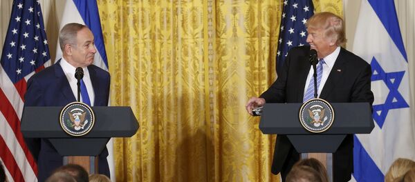 Benjamin Netanyahu, primer ministro de Israel, y Donald Trump, presidente de EEUU - Sputnik Mundo