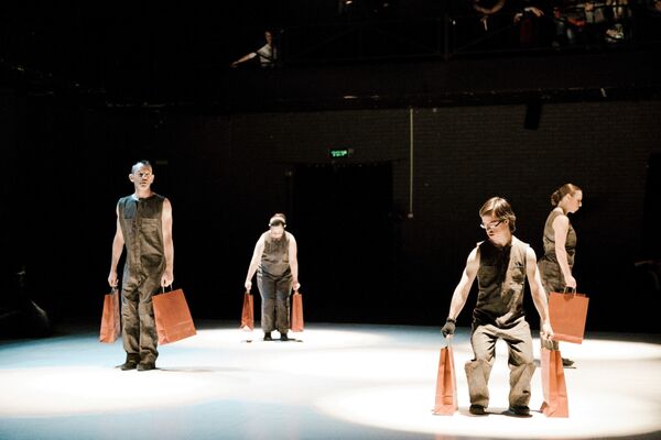 Los artistas madrileños de Fritsch Company - Sputnik Mundo