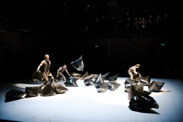 Los artistas madrileños de Fritsch Company - Sputnik Mundo