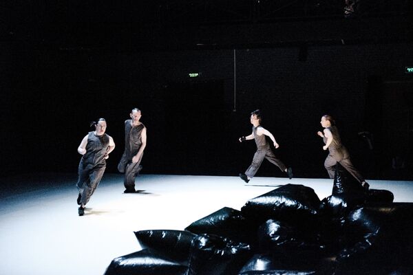 Los artistas madrileños de Fritsch Company - Sputnik Mundo