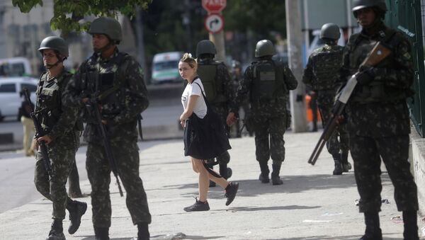 Militares patrullando Río de Janeiro, Brasil (archivo) - Sputnik Mundo