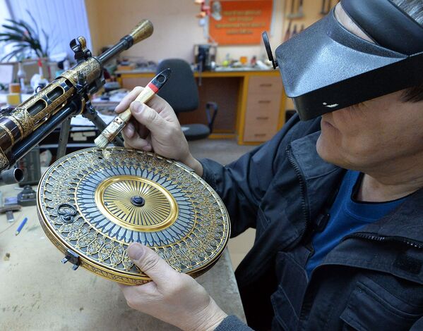 Cómo se producen las armas de honor rusas - Sputnik Mundo