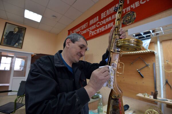 Cómo se producen las armas de honor rusas - Sputnik Mundo