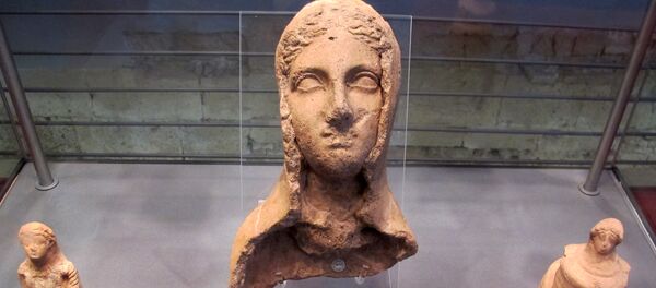 Una escultura de una mujer etrusca - Sputnik Mundo