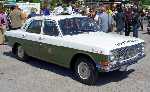 Volga GAZ-24 utilizado por el cuerpo de policía de la República Democrática Alemana - Sputnik Mundo