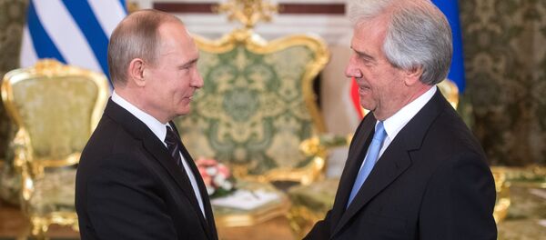 Presidente de Rusia, Vladímir Putin, y presidente de Uruguay, Tabaré Vázquez - Sputnik Mundo