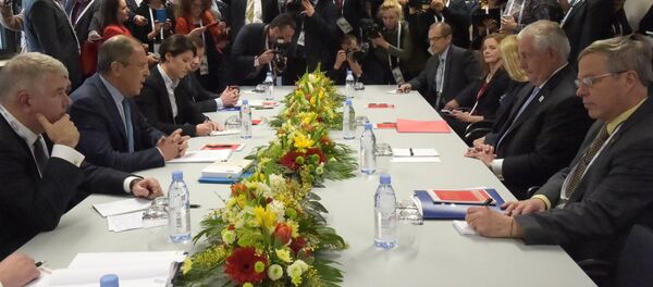 Ministro de Asuntos Exteriores de Rusia, Serguéi Lavrov con su homólogo norteamericano, Rex Tillerson Ministro de Asuntos Exteriores de Rusia, Serguéi Lavrov con su homólogo norteamericano, Rex Tillerson - Sputnik Mundo