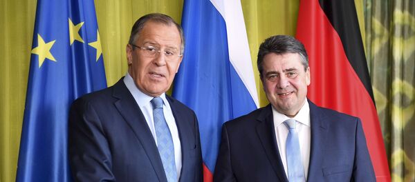Ministro de Asuntos Exteriores de Rusia, Serguéi Lavrov con ministro de asuntos Exteriores de Alemania, Sigmar Gabriel - Sputnik Mundo