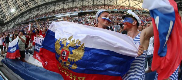 Aficionados rusos durante el partido entre Rusia e Inglaterra, celebrado en el marco de la Eurocopa 2016, 11 de julio de 2016 - Sputnik Mundo