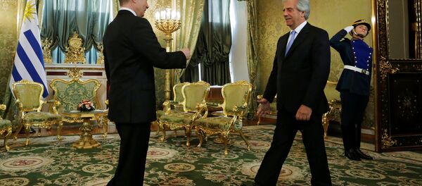 El presidente de Rusia, Vladímir Putin con su homólogo de Uruguay, Tabaré Vázquez - Sputnik Mundo