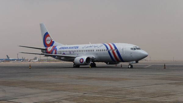 Un avión en el aeropuerto internacional de El Cairo - Sputnik Mundo