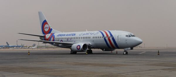 Un avión en el aeropuerto internacional de El Cairo - Sputnik Mundo