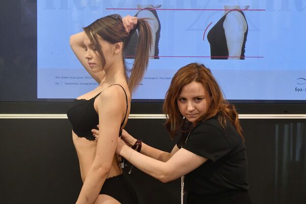 Desfile de ropa interior Lingerie Show-Forum en Moscú - Sputnik Mundo