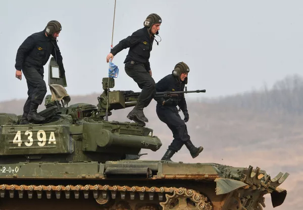 Etapas del biatlón de tanques en las regiones de Primorie y Voronezh Etapas del biatlón de tanques en las regiones de Primorie y Voronezh - Sputnik Mundo