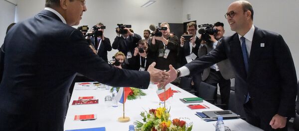 Serguéi Lavrov, ministro de Exteriores de Rusia, con su homólogo italiano, Angelino Alfano - Sputnik Mundo
