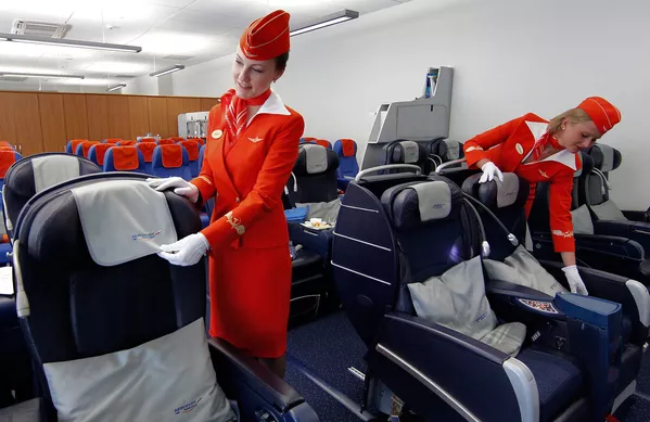 Las seductoras azafatas de la compañía rusa Aeroflot Las seductoras azafatas de la compañía rusa Aeroflot - Sputnik Mundo
