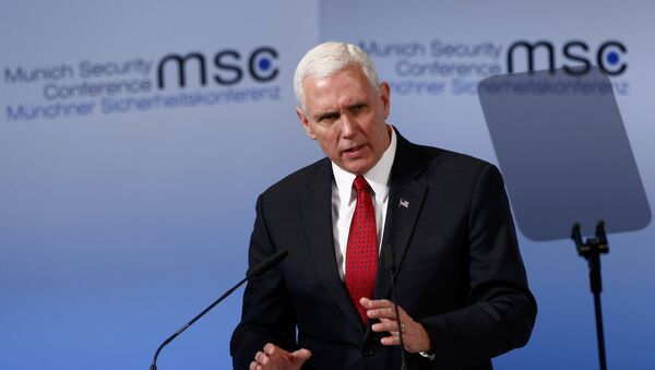 Vicepresidente de EEUU, Mike Pence, durante la conferencia de Munich - Sputnik Mundo