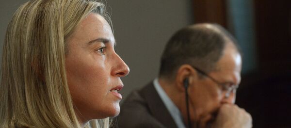 Federica Mogherini, alta representante de la Unión Europea, y Serguéi Lavrov, ministro de Exteriores ruso (archivo) - Sputnik Mundo