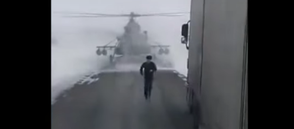 Helicóptero militar perdido aterriza para preguntar la dirección - Sputnik Mundo