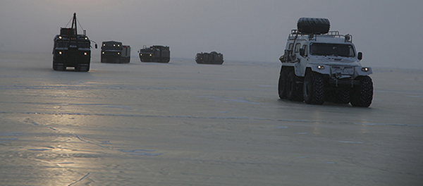 Испытания военного транспорта в Арктике - Sputnik Mundo