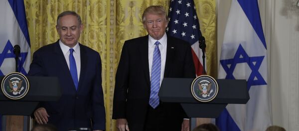 El primer ministro de Israel, Benjamín Netanyahu, y Donald Trump, presidente de EEUU - Sputnik Mundo