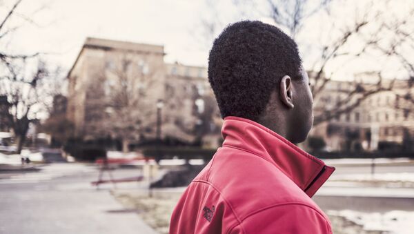 Un hombre de piel negra - Sputnik Mundo