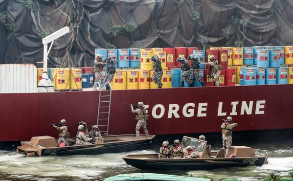 Defensa a ultranza: la apertura de la exposición internacional IDEX 2017 Defensa a ultranza: la apertura de la exposición internacional IDEX 2017 - Sputnik Mundo