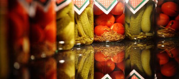Tarros de conservas de Rusia en una exhibición internacional de alimentos - Sputnik Mundo