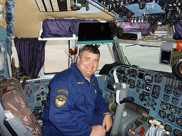 Vladislav Podobny, el piloto del avión ruso Il-76 Vladislav Podobny, el piloto del avión ruso Il-76 - Sputnik Mundo