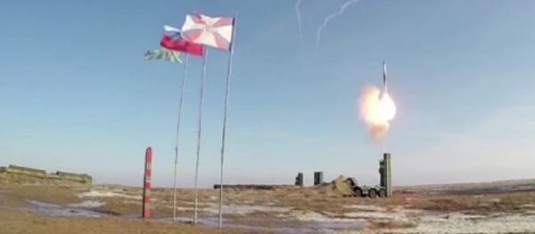 Vídeo: el múltiple lanzamiento de los misiles del S-400 - Sputnik Mundo