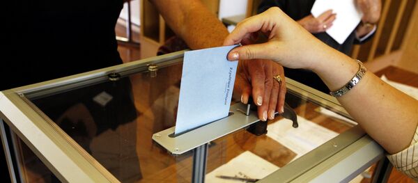 Persona votando - Sputnik Mundo