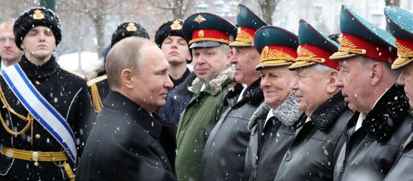 Церемония возложения венка к Могиле неизвестного солдата в День защитника Отечества - Sputnik Mundo