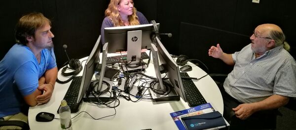 Aram Aharonián de visita en los estudios de Sputnik en Montevideo - Sputnik Mundo