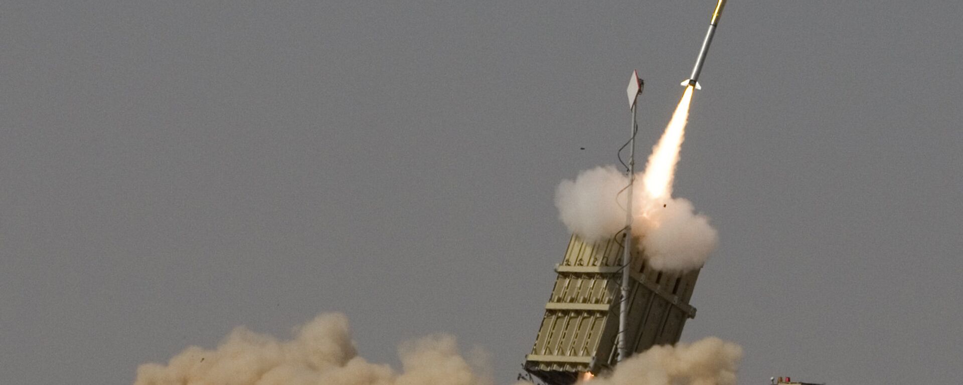 Misil lanzado por el sistema de defensa aérea israelí Cúpula de Hierro (Iron Dome) - Sputnik Mundo, 1920, 31.10.2023