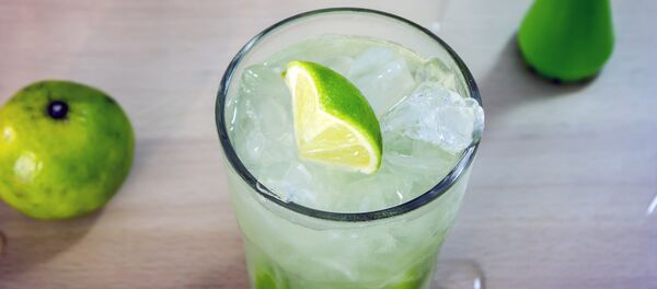 La caipirinha, un clásico trago brasileño - Sputnik Mundo