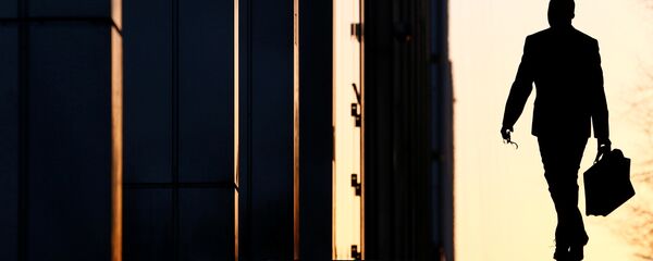 Un empleado llega a su oficina (imagen referencial) - Sputnik Mundo