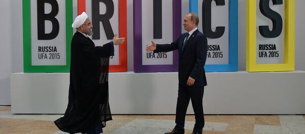 Vladímir Putin recibe al líder iraní en el marco del foro BRICS 2015 celebrado en Ufa, 9 de julio de 2017 - Sputnik Mundo
