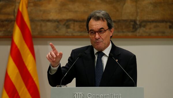 Former Catalonia's regional President Artur Mas attends a news conference at Palau de la Generalitat in Barcelona, Spain, February 10, 2017 - Sputnik Mundo