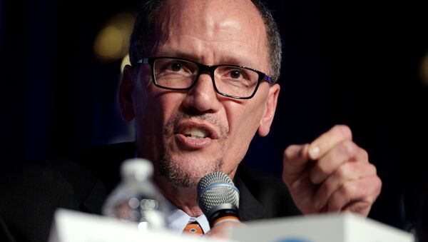 Tom Perez speaks during a Democratic National Committee forum in Baltimore, Maryland. - Sputnik Mundo