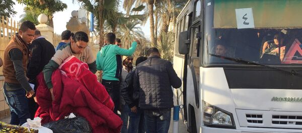 Familias cristianas del Sinaí del Norte huyen de los terroristas - Sputnik Mundo