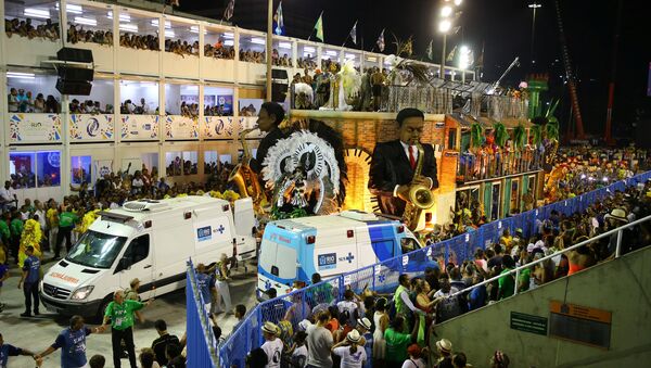 La carroza de la escuela de samba Unidos da Tijuca después del accidente La carroza de la escuela de samba Unidos da Tijuca después del accidente - Sputnik Mundo